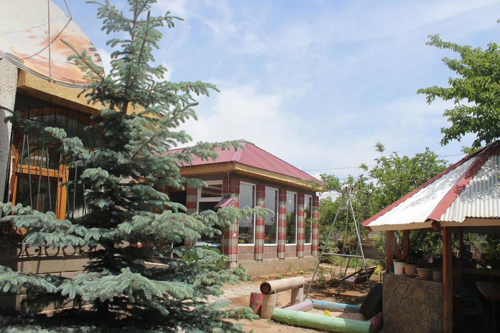 Guest House Visit Cholponata Buitenkant foto